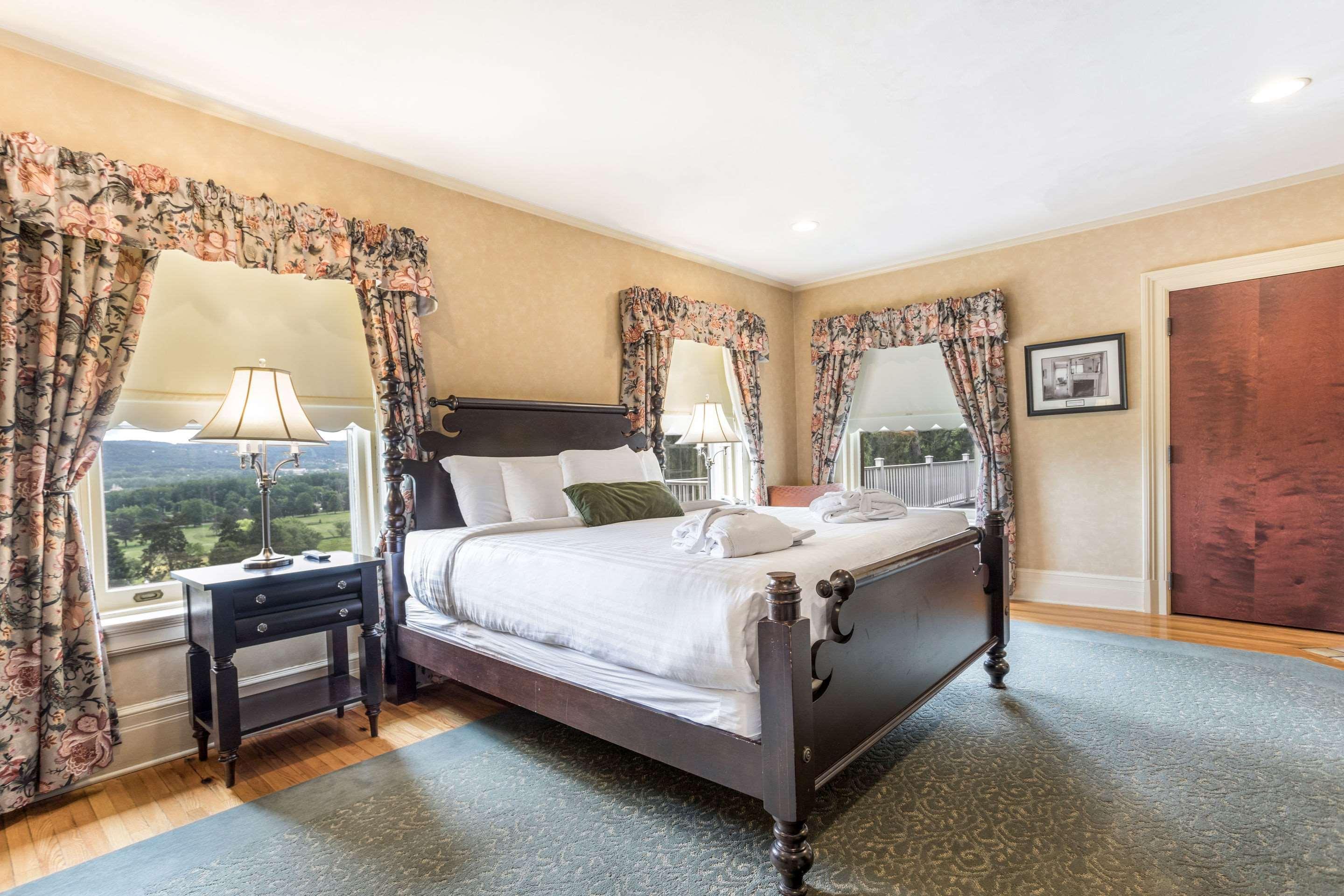 Traditions Hotel & Spa, Ascend Hotel Collection Johnson City Экстерьер фото