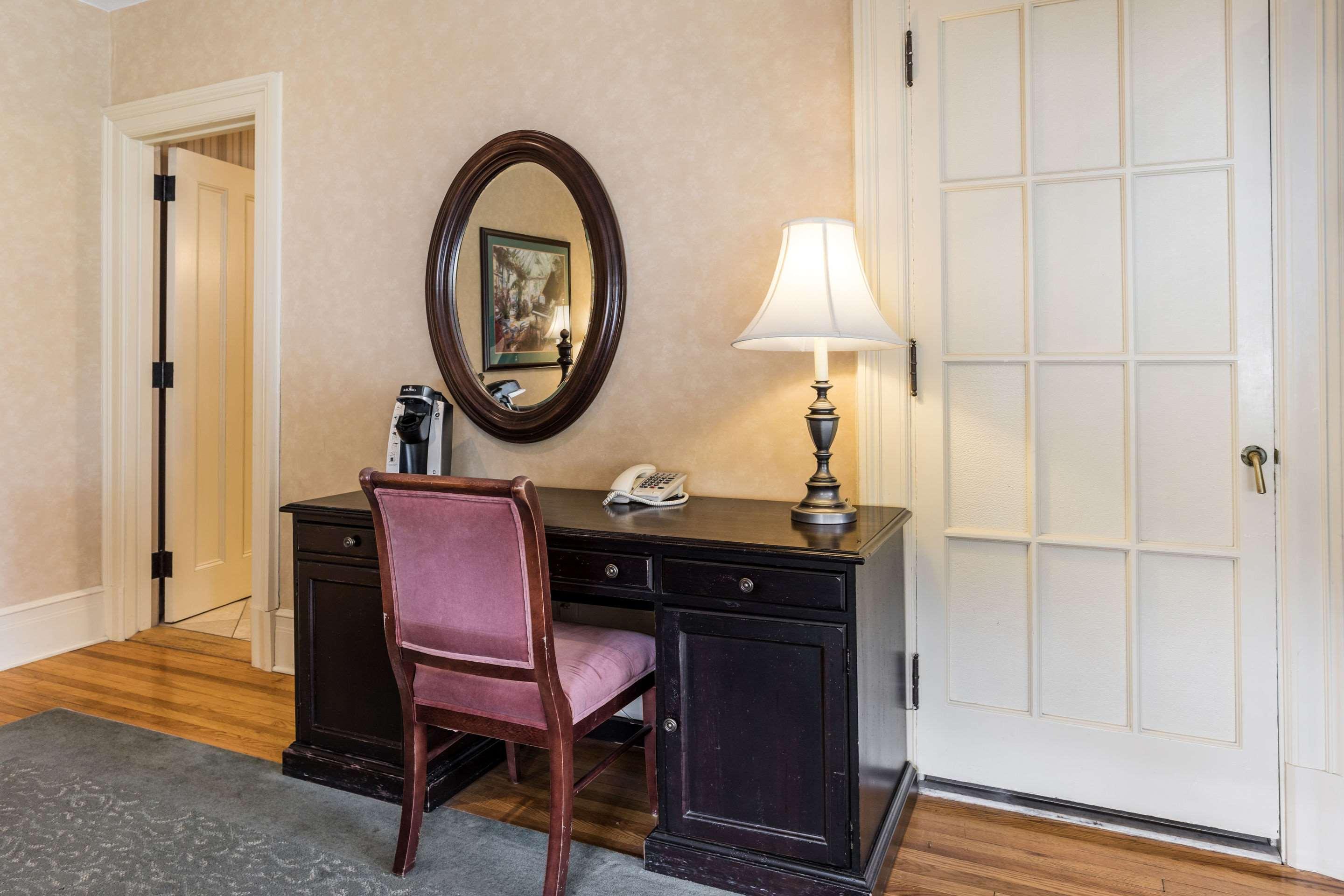Traditions Hotel & Spa, Ascend Hotel Collection Johnson City Экстерьер фото