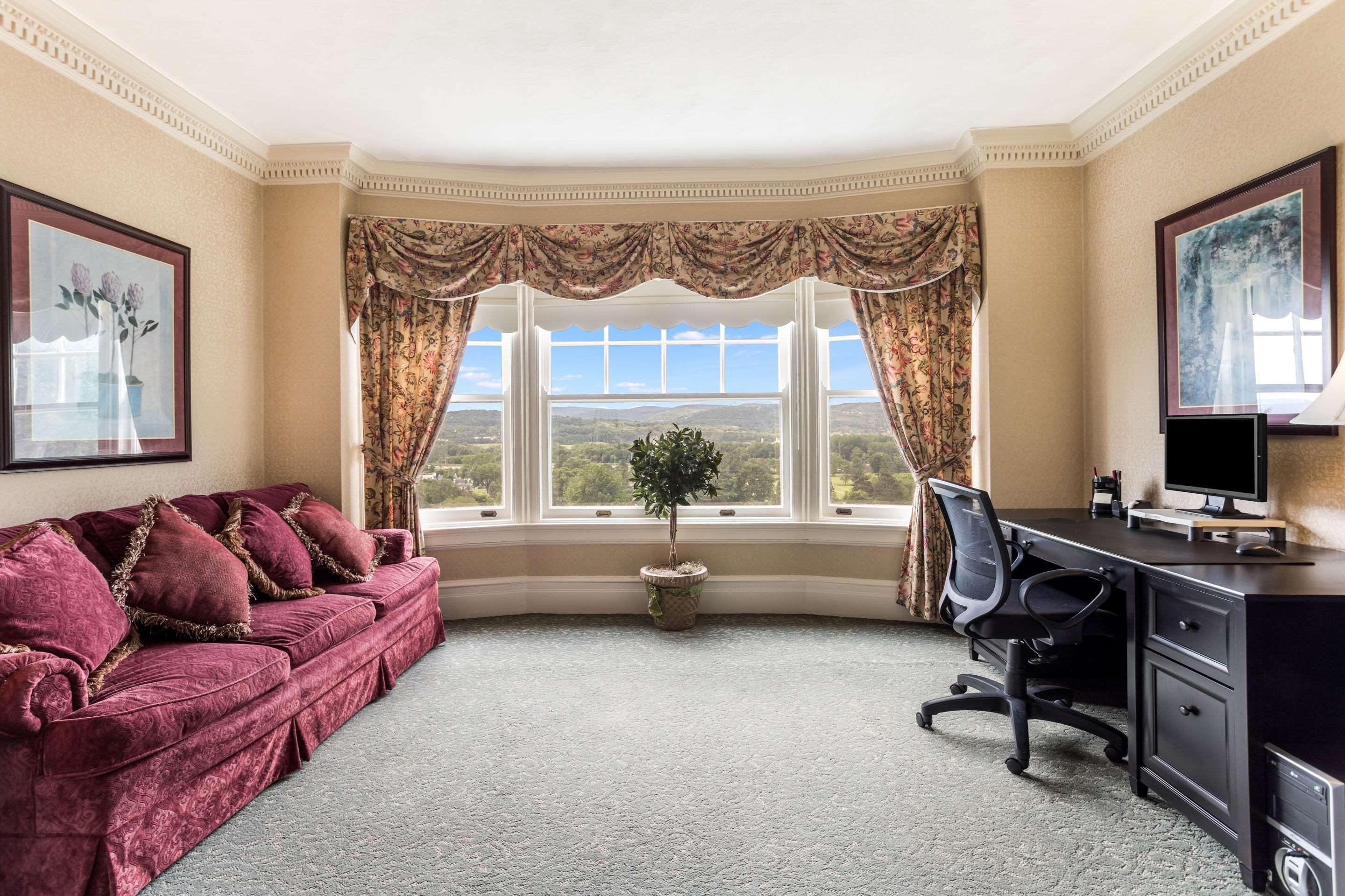 Traditions Hotel & Spa, Ascend Hotel Collection Johnson City Экстерьер фото