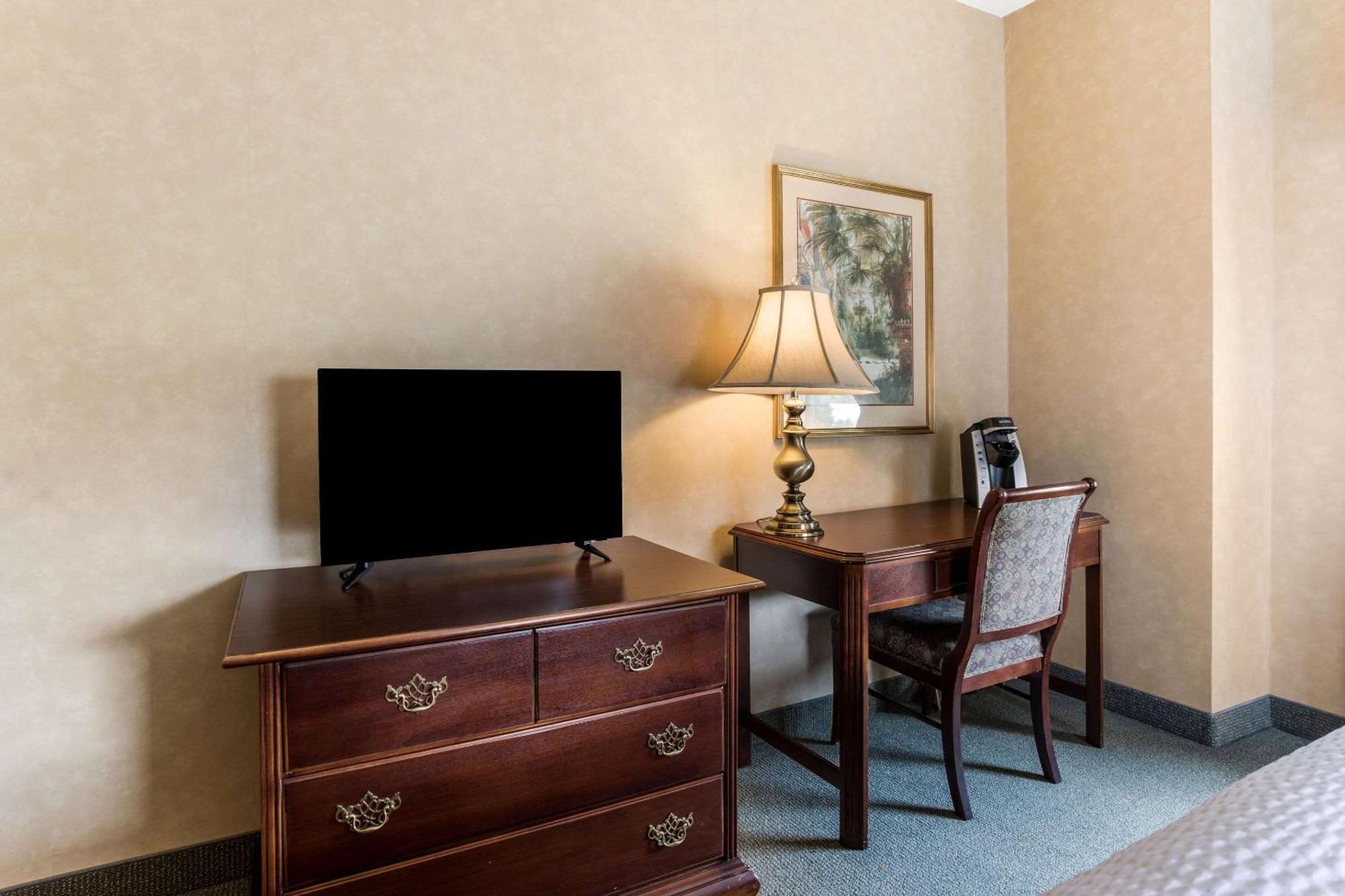 Traditions Hotel & Spa, Ascend Hotel Collection Johnson City Экстерьер фото